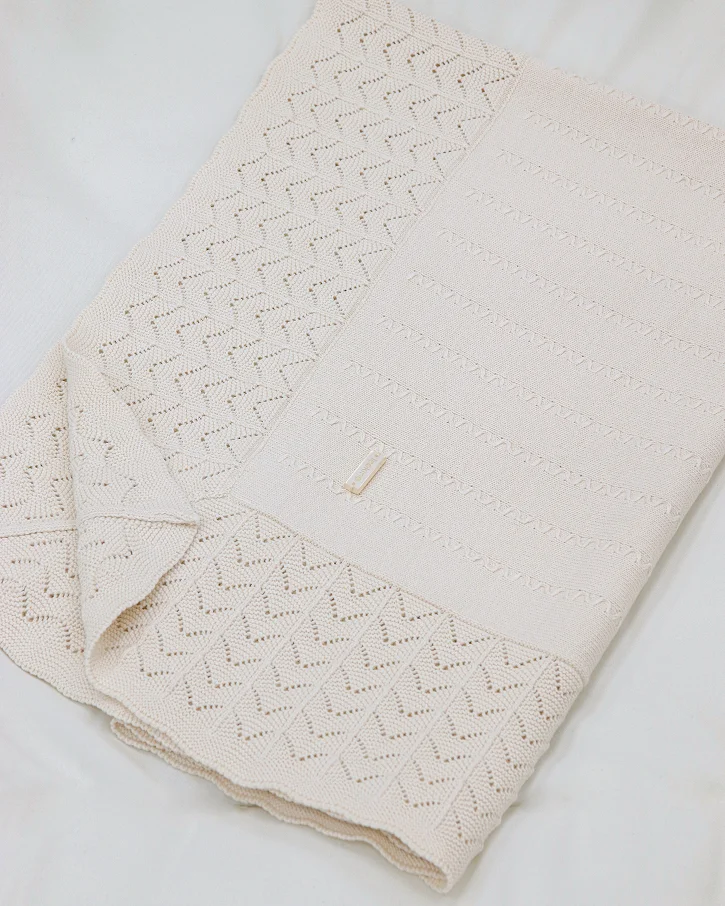 Cream Zigzag Knit Blanket