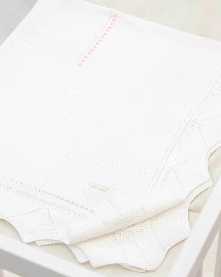 White Scallop Knit Blanket – Pink Trim